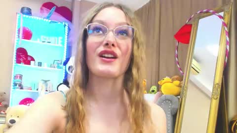 Snapshot of ari3el chatting on March 27, 4:18 pm Ariel online show from March 27, 4:18 pm