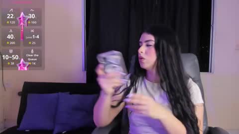 Snapshot of ari_peaches chatting on December 15, 6:28 am Ari online show from December 15, 6:28 am