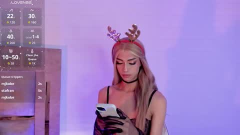 Ari  online show from December 5, 2:25 pm