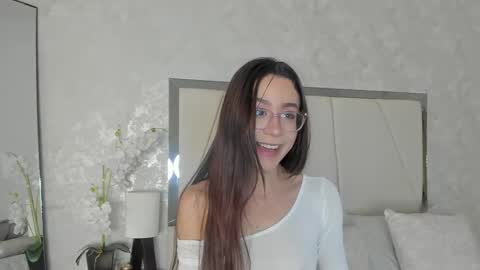 Ari Wilde online show from June 7, 12:20 pm