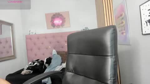 Snapshot of aria__monroe chatting on March 14, 10:42 am aria__monroe online show from March 14, 10:42 am