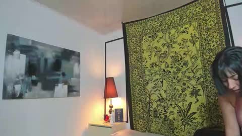 aria y orien  online show from September 26, 10:52 am