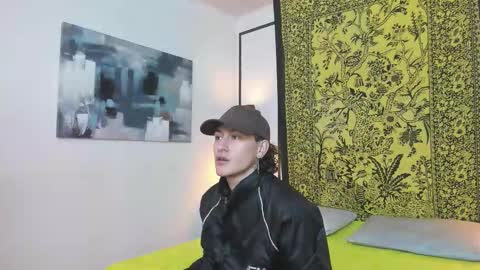 aria y orien  online show from September 30, 11:04 am