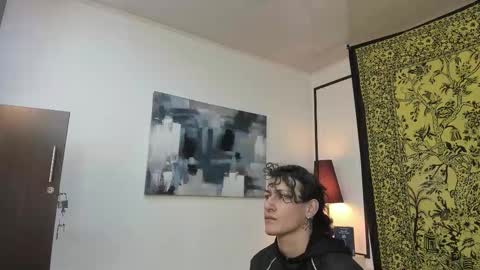 aria y orien  online show from October 15, 10:59 am