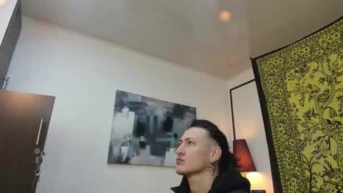 aria y orien  online show from October 19, 10:49 am