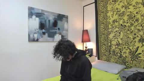 aria y orien  online show from October 28, 11:03 am