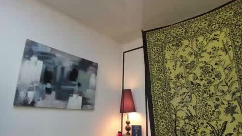 aria y orien  online show from November 24, 10:59 am