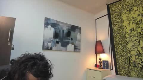 aria y orien  online show from December 14, 11:04 am