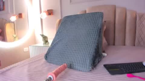 Aria  online show from February 9, 6:33 am