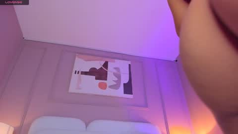 Snapshot of aria_greco chatting on April 1, 3:40 am Aria online show from April 1, 3:40 am