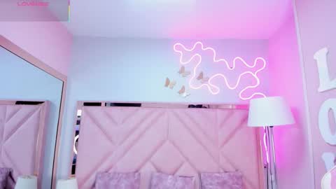 Aria Jones online show from October 4, 1:53 pm