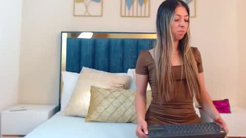 aria online show from April 29, 12:09 pm