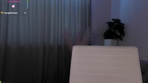 aria_mila online show from March 27, 8:26 am