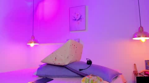 aria_millers1 online show from June 9, 11:44 am