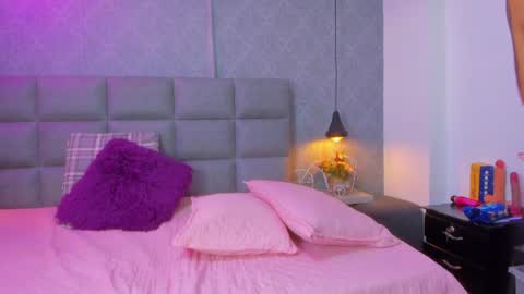 aria_millers1 online show from June 11, 11:30 am