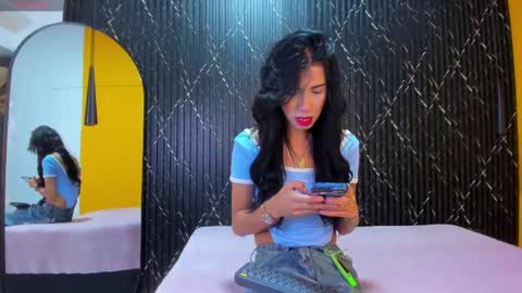 Aria Millers  online show from October 7, 11:40 am