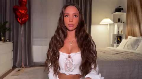 Snapshot of aria_muv chatting on February 23, 6:27 pm and online show from February 23, 6:27 pm