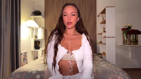 Snapshot of aria_muv chatting on March 9, 6:56 pm and online show from March 9, 6:56 pm