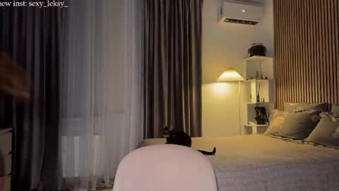 Snapshot of aria_muv chatting on March 30, 6:42 pm and online show from March 30, 6:42 pm