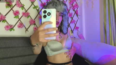 Snapshot of aria_silk chatting on March 17, 8:23 pm aria_silk online show from March 17, 8:23 pm