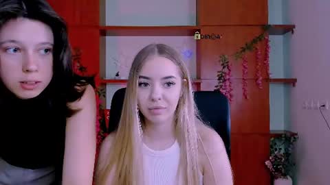 aria_wild_ online show from June 25, 9:03 am