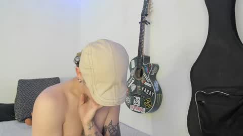 Snapshot of aria_x_orien chatting on April 14, 4:46 pm Aria and Orien online show from April 14, 4:46 pm