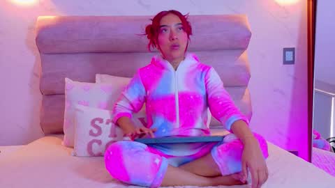 Snapshot of ariablake_1 chatting on December 5, 12:14 pm Aria online show from December 5, 12:14 pm