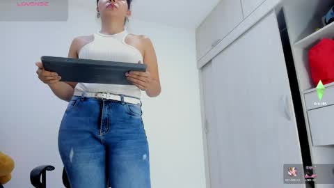ariacoral online show from May 26, 1:29 pm