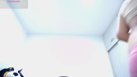 ariacoral online show from June 30, 1:23 pm