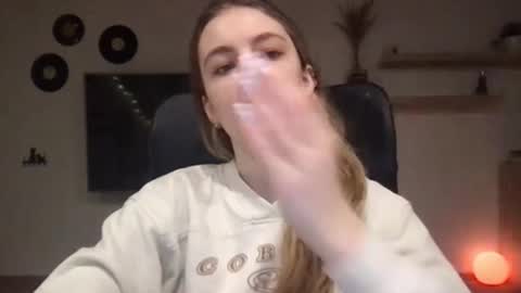 Snapshot of ariacreazy chatting on February 11, 9:25 pm AriaCreazy online show from February 11, 9:25 pm