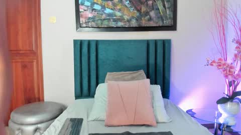 Snapshot of ariadnaholt chatting on November 9, 2:15 pm AriadnaHolt online show from November 9, 2:15 pm