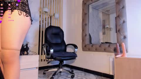 Snapshot of ariagh_ chatting on October 2, 7:43 pm aria  online show from October 2, 7:43 pm