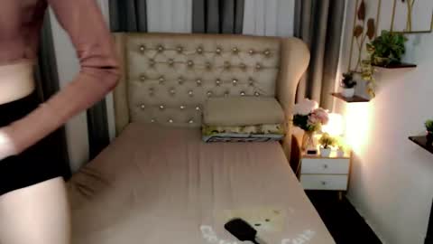 Snapshot of ariahooper chatting on April 5, 5:15 am Christine JorgensenChristmas wish breasts implants online show from April 5, 5:15 am