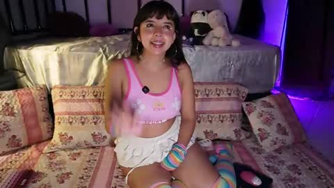 Snapshot of ariamoonlight chatting on June 6, 5:39 pm online show from June 6, 5:39 pm
