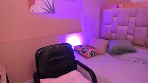 Snapshot of ariana__clauss chatting on October 14, 9:04 pm ariana__clauss online show from October 14, 9:04 pm