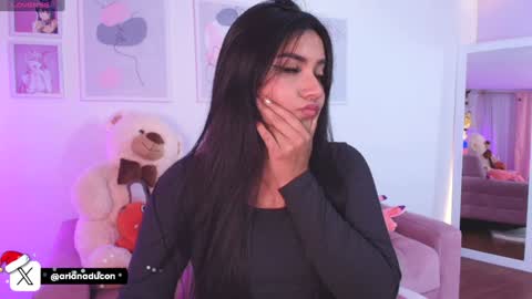 Snapshot of ariana_bae_ chatting on December 24, 12:22 am online show from December 24, 12:22 am