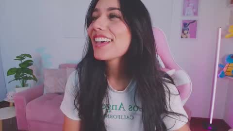 Snapshot of ariana_bae_ chatting on October 14, 2:45 am online show from October 14, 2:45 am