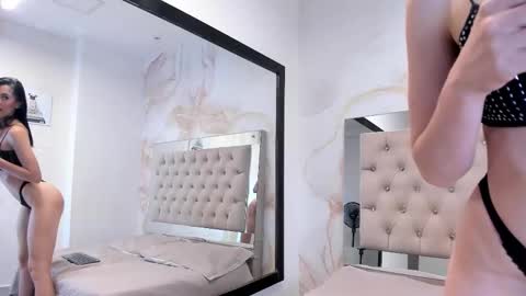 Snapshot of ariana_bleze chatting on February 19, 7:54 pm ariana_bleze online show from February 19, 7:54 pm