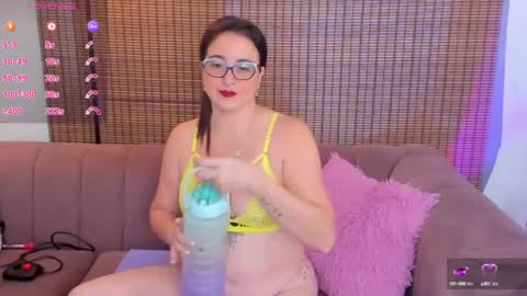 Ariana Cruz online show from December 3, 1:10 pm