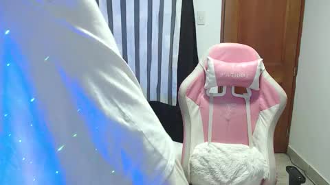 ariana_esteban07 online show from March 12, 11:16 am