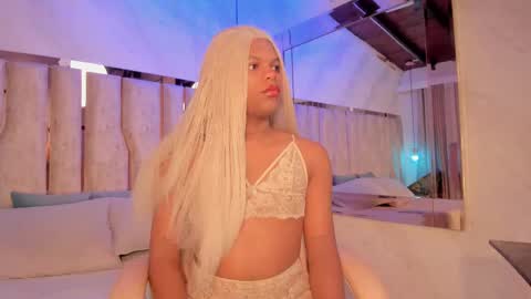 ariana_grande233 online show from February 13, 11:50 am