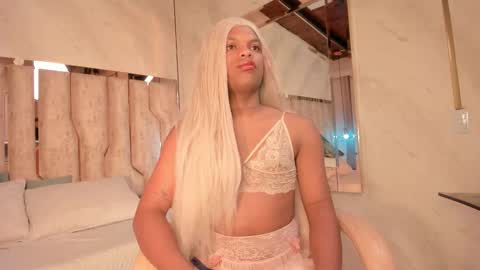 ariana_grande233 online show from February 16, 11:50 am