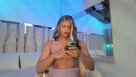 ariana_grande233 online show from May 28, 11:40 am