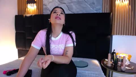 ariana_hill_ online show from November 11, 3:28 am