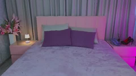 Snapshot of ariana_petite chatting on June 30, 12:11 am Ariana online show from June 30, 12:11 am