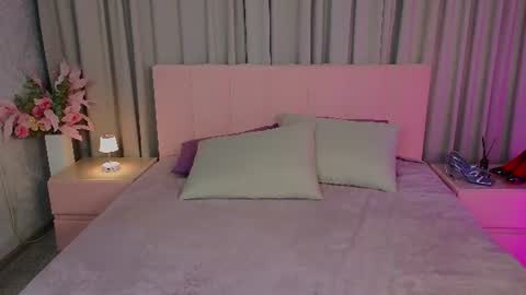 Snapshot of ariana_petite chatting on July 20, 11:29 pm Ariana online show from July 20, 11:29 pm
