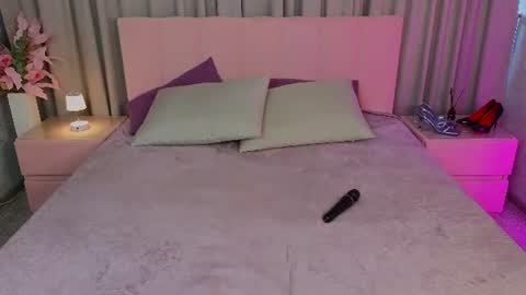 Snapshot of ariana_petite chatting on July 22, 1:08 am Ariana online show from July 22, 1:08 am