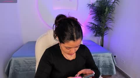 Snapshot of ariana_pierce chatting on December 20, 12:23 pm Ariana online show from December 20, 12:23 pm
