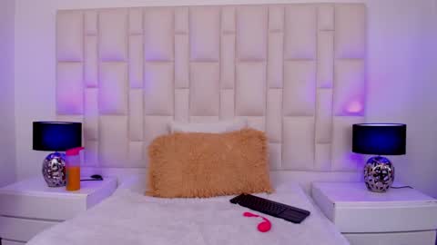 Snapshot of ariana_rouse_ chatting on February 10, 7:38 pm ariana online show from February 10, 7:38 pm