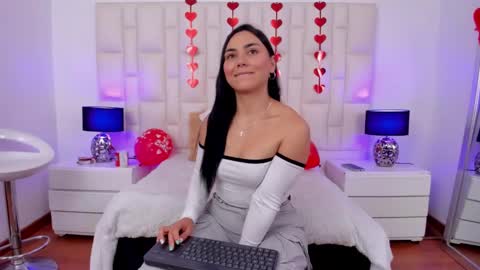Snapshot of ariana_rouse_ chatting on February 15, 6:33 pm ariana online show from February 15, 6:33 pm
